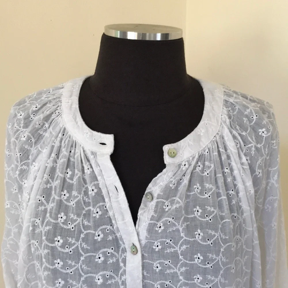 NWT! FREE PEOPLE Size XS white eyelet oversized top